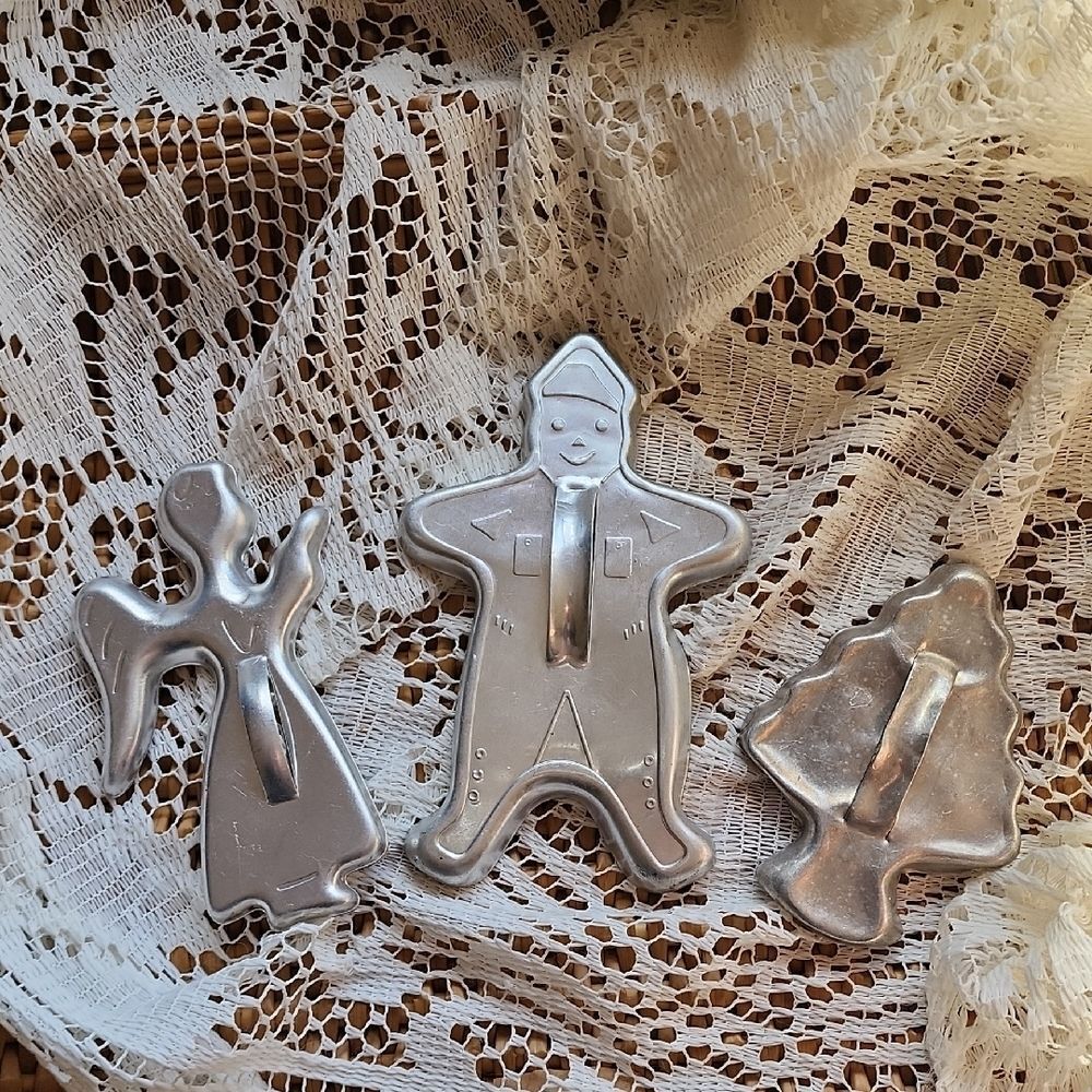 Vintage Metal Christmas Cpokie Cutters Angel, Gingerbread Man, Christmas Tree